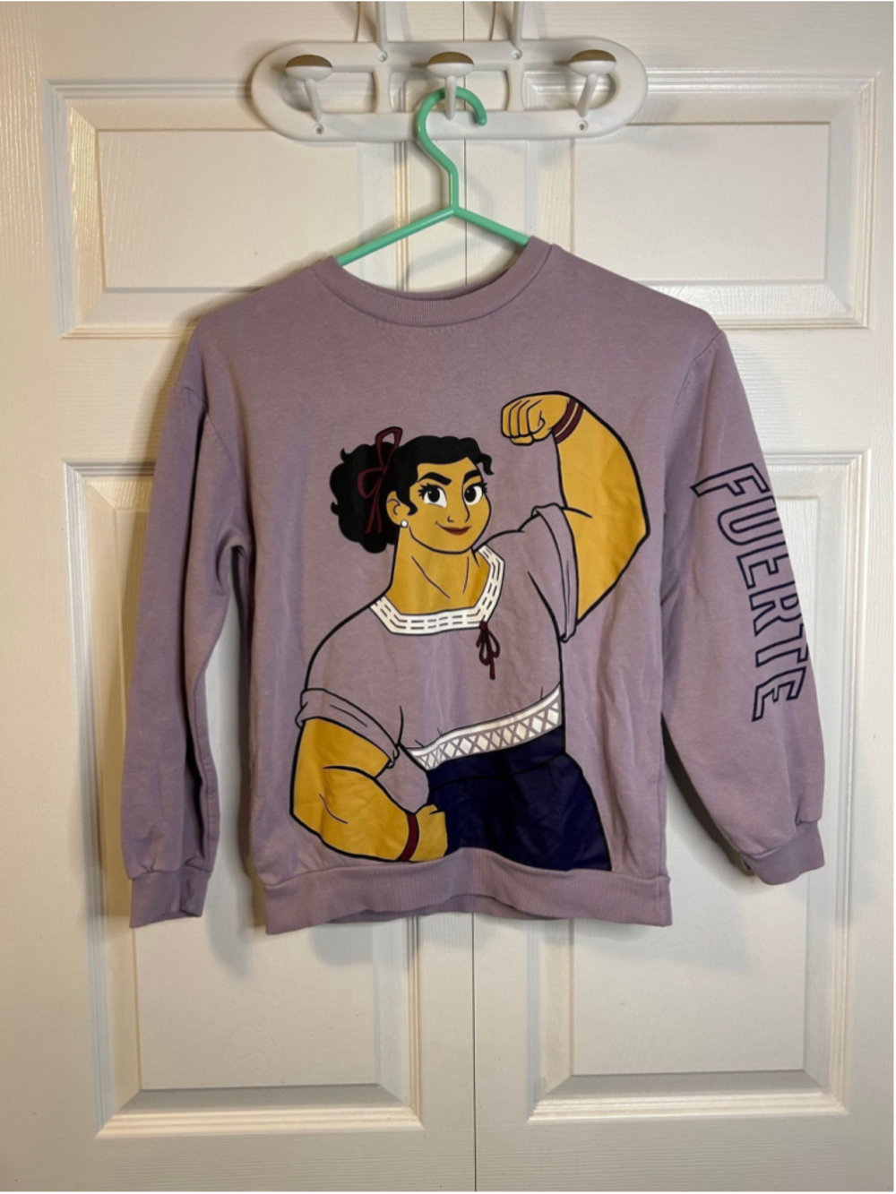 Disney Encanto X H&M Luisa crewneck 8/10